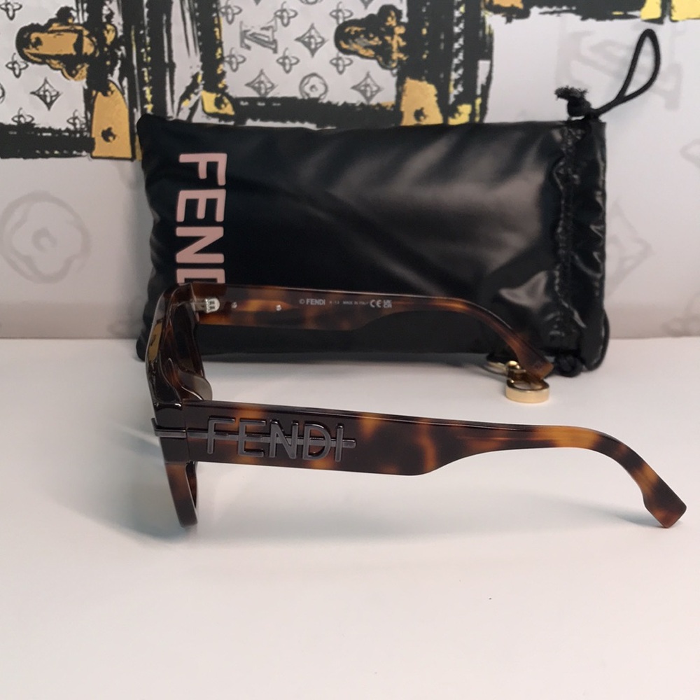 NEW AUTHENTIC Fendi Tortoise Sunglasses FE40091U 53E - Picture 6 of 13